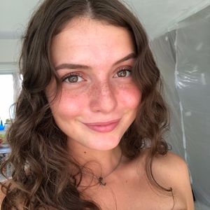 Meet your Posher, Phoebe